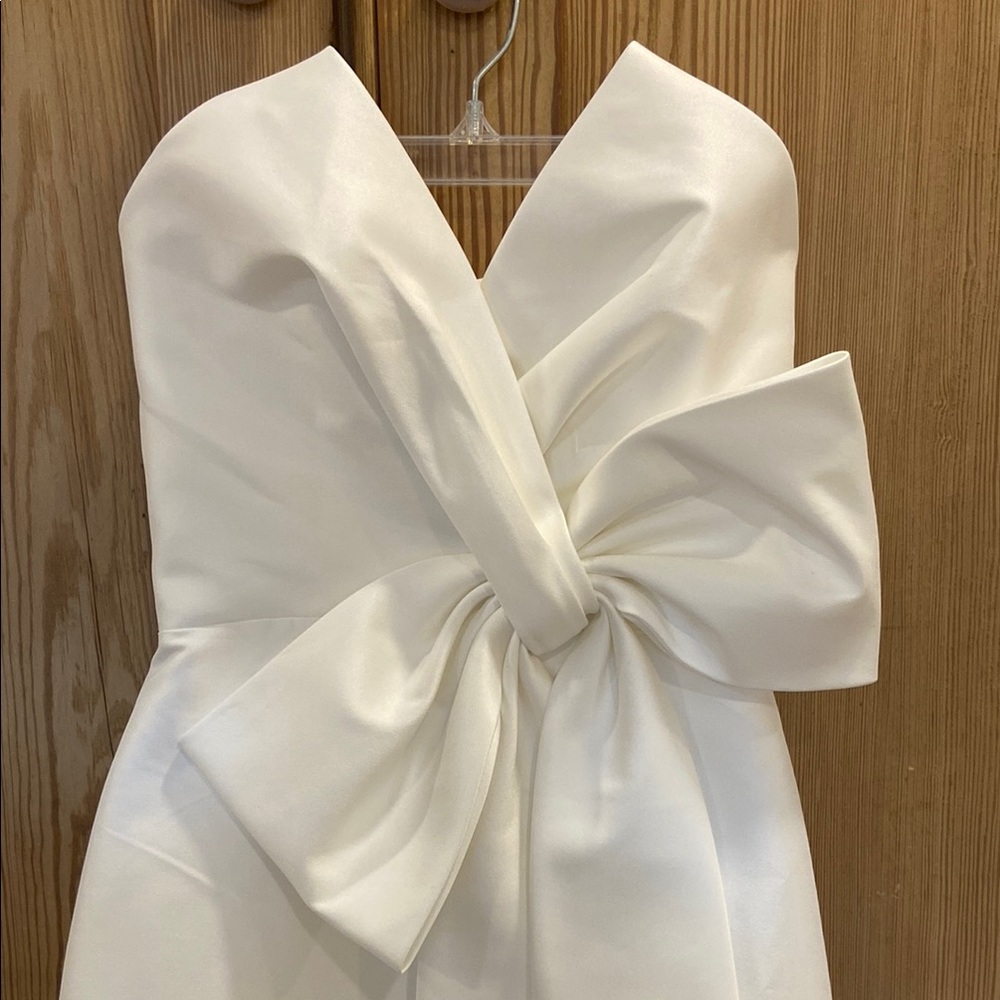 Badgley Mischka Bow-Front White Strapless Dress - Picture 4 of 8